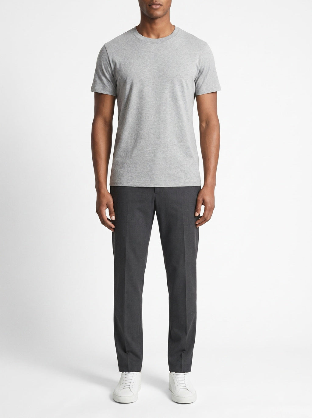 Melerattu harmaa slim fit -t-paita pyöreällä pääntiellä
