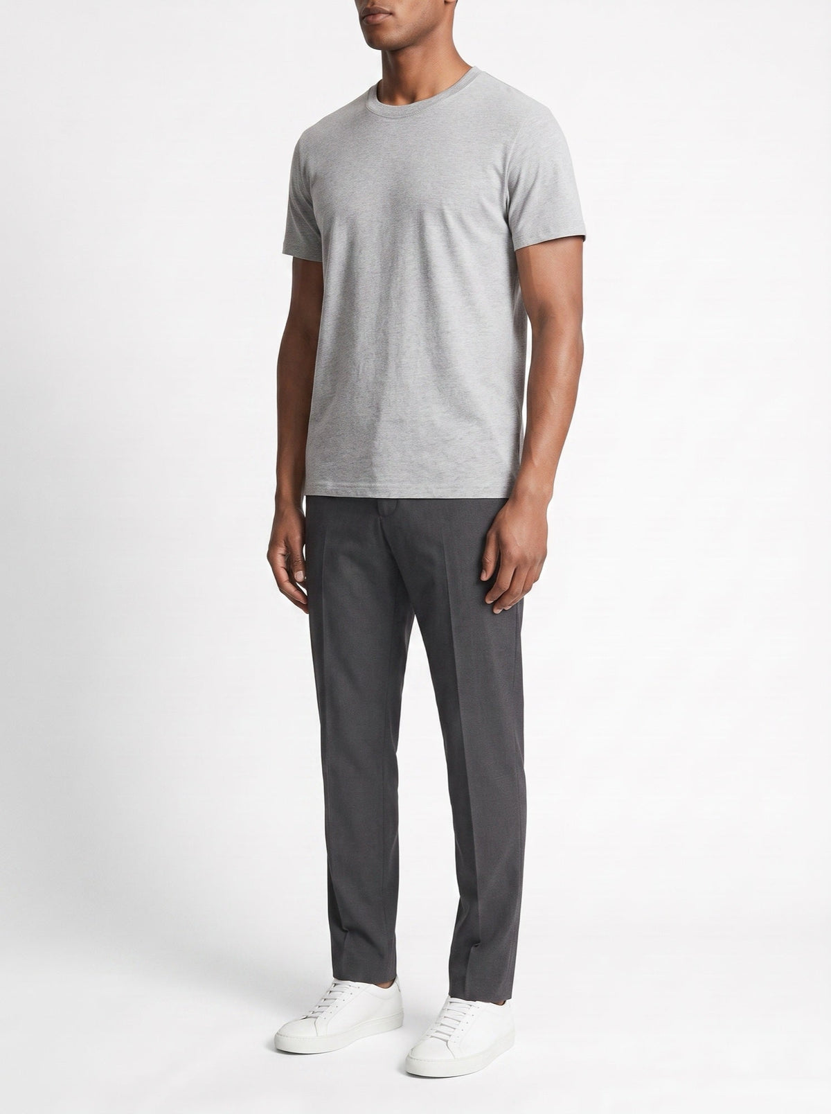 Melerattu harmaa slim fit -t-paita pyöreällä pääntiellä