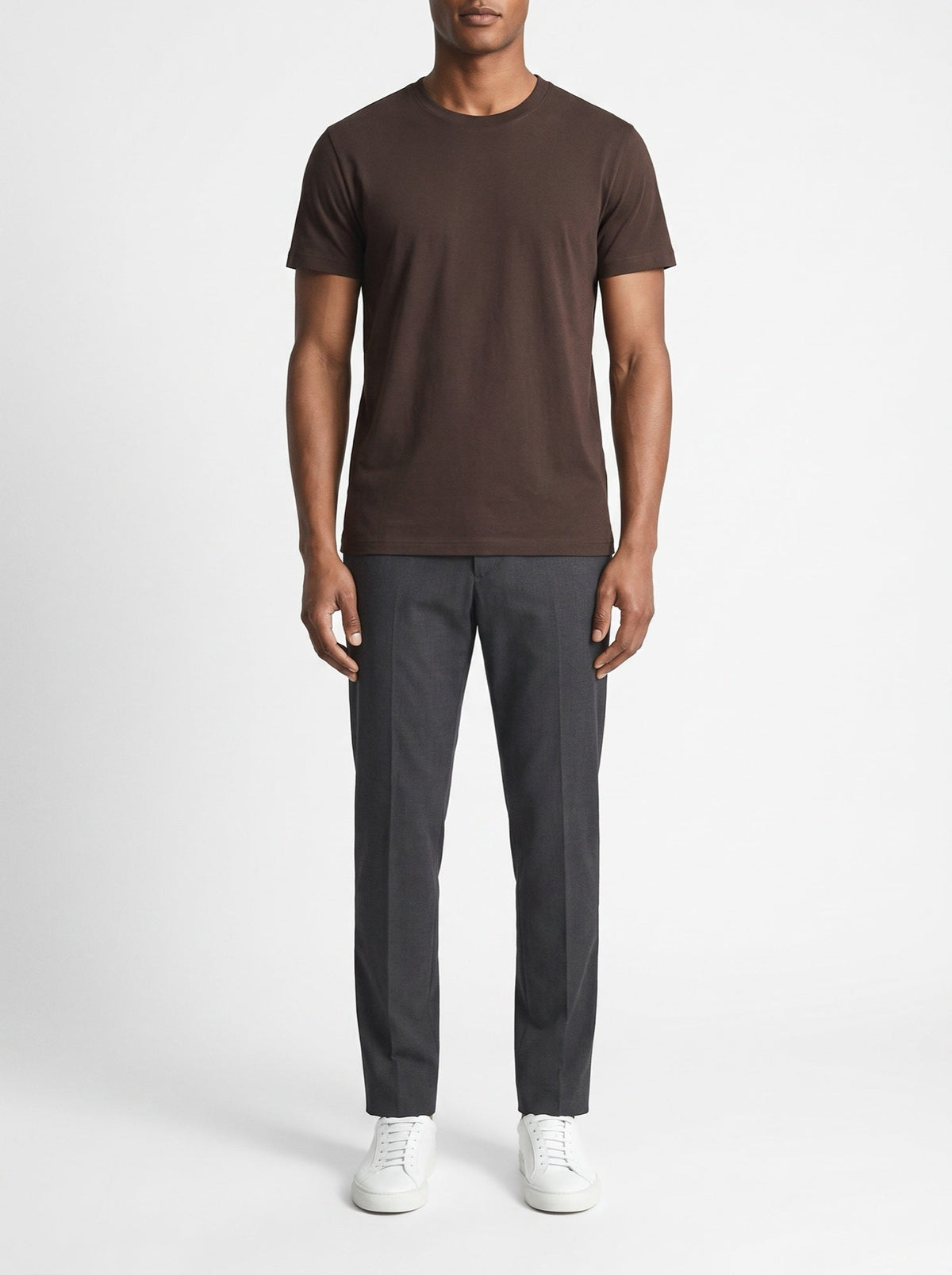 Brun T-shirt med rund hals og smal pasform