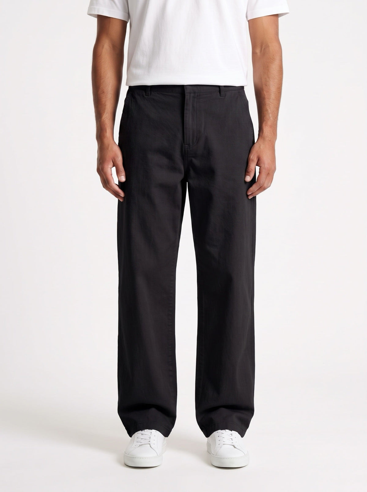 Avslappet bukse med elastisk midje og jeanslignende look — Svart#farge_svart