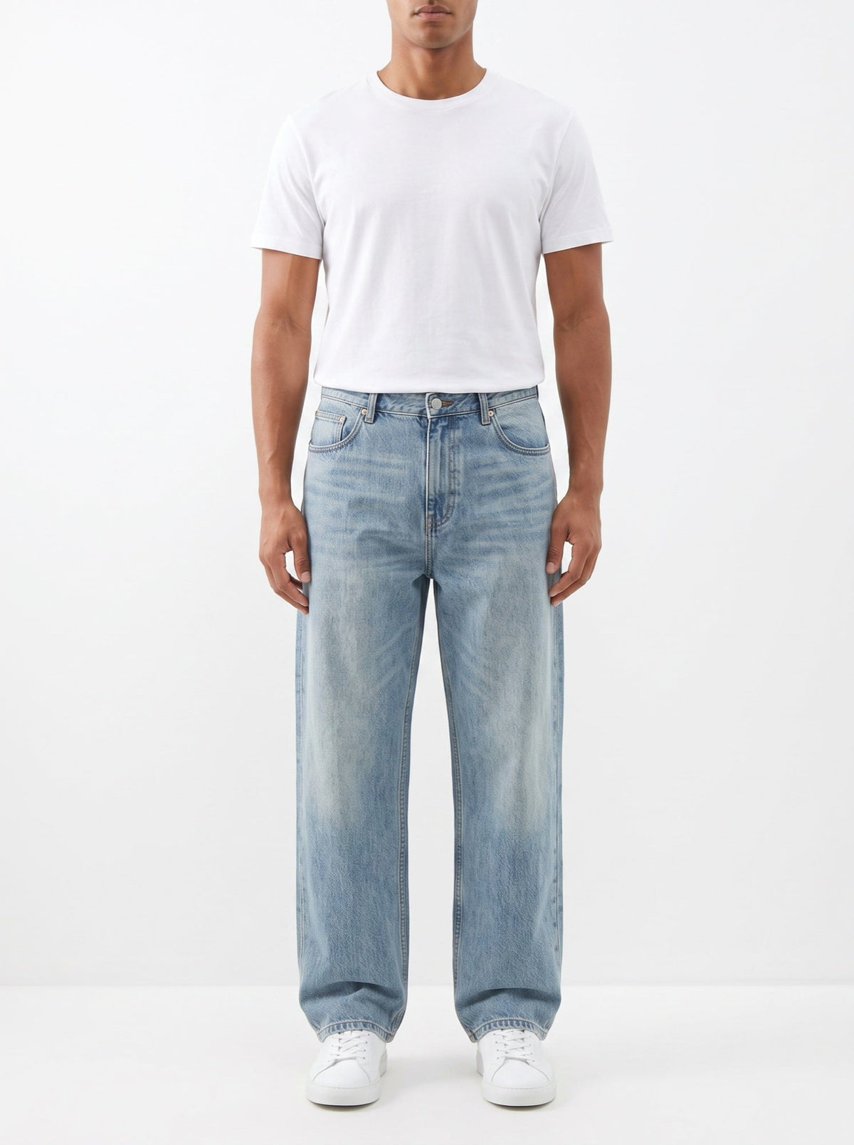 Avslappnade jeans i tvättad denim